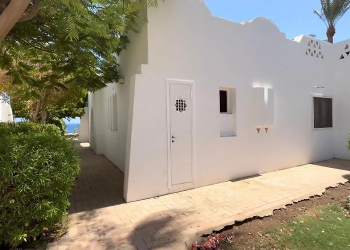 La Vista Mare Domina Coral Bay Villa